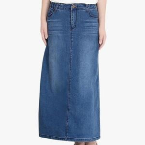 Women's size large denim skirt.